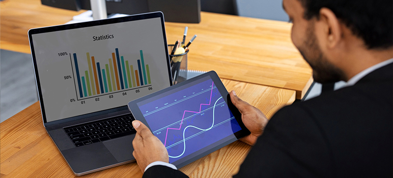 Manufacturing dashboards showing live KRAs and expense alerts